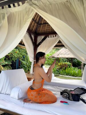 Samragyee RL Shah Instagram - Cool sips , cool breezes , vibrant peace & inner ease 🌊
