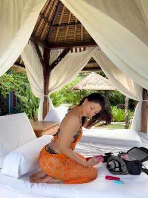 Samragyee RL Shah Instagram - Cool sips , cool breezes , vibrant peace & inner ease 🌊