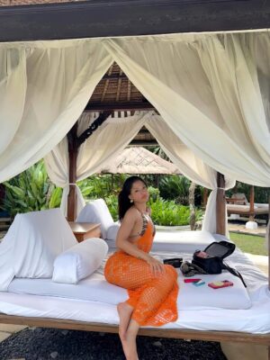 Samragyee RL Shah Instagram - Cool sips , cool breezes , vibrant peace & inner ease 🌊