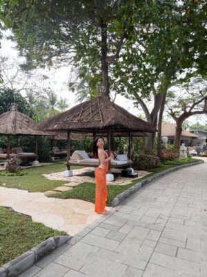 Samragyee RL Shah Instagram - Cool sips , cool breezes , vibrant peace & inner ease 🌊