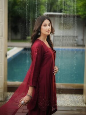 Samridhi Puri Instagram - Hiqqqq nal š«ā„ļø
Suit kina sohna eh na š„¹ā„ļø
Wearing @maharanilibasofficial