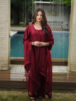 Samridhi Puri Instagram - Hiqqqq nal š«ā„ļø
Suit kina sohna eh na š„¹ā„ļø
Wearing @maharanilibasofficial