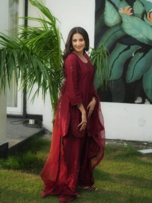 Samridhi Puri Instagram - Hiqqqq nal š«ā„ļø
Suit kina sohna eh na š„¹ā„ļø
Wearing @maharanilibasofficial