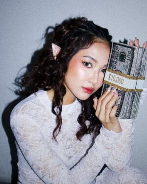 San Yati Moe Myint Instagram - 🧚🏻♀️🪽❣️✨ 📸 @bryanakk