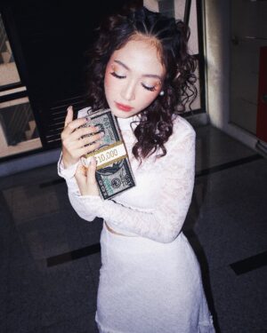 San Yati Moe Myint Instagram - 🧚🏻♀️🪽❣️✨ 📸 @bryanakk