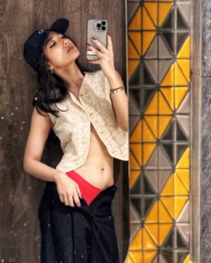 San Yati Moe Myint Instagram - 🌹✨