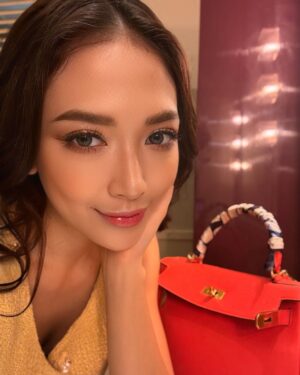 San Yati Moe Myint Instagram - 🤍✨💛