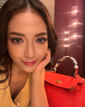 San Yati Moe Myint Instagram - 🤍✨💛