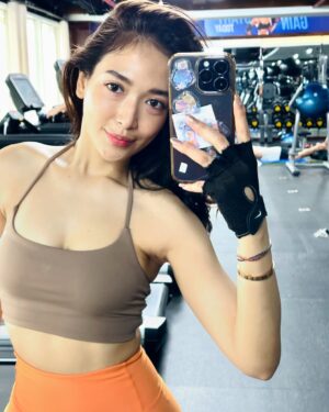 San Yati Moe Myint Instagram - 🧡🤎