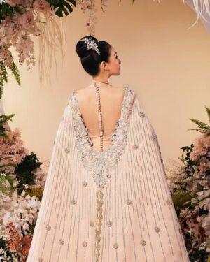 San Yati Moe Myint Instagram - ✨🤎 💄 Khin San Win 👗 Pyae Soe Aung ✨