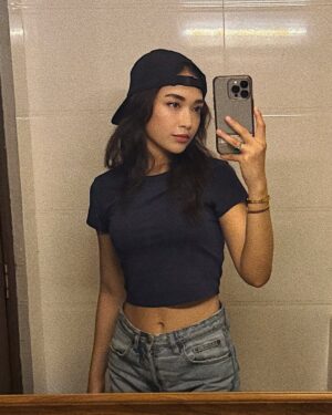San Yati Moe Myint Instagram - 🤳🏼🧢👖❣️