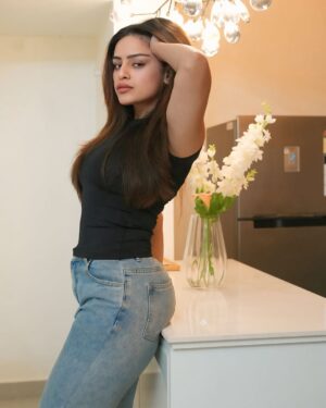 Sanah Shaikh Instagram - Basics 🖤
