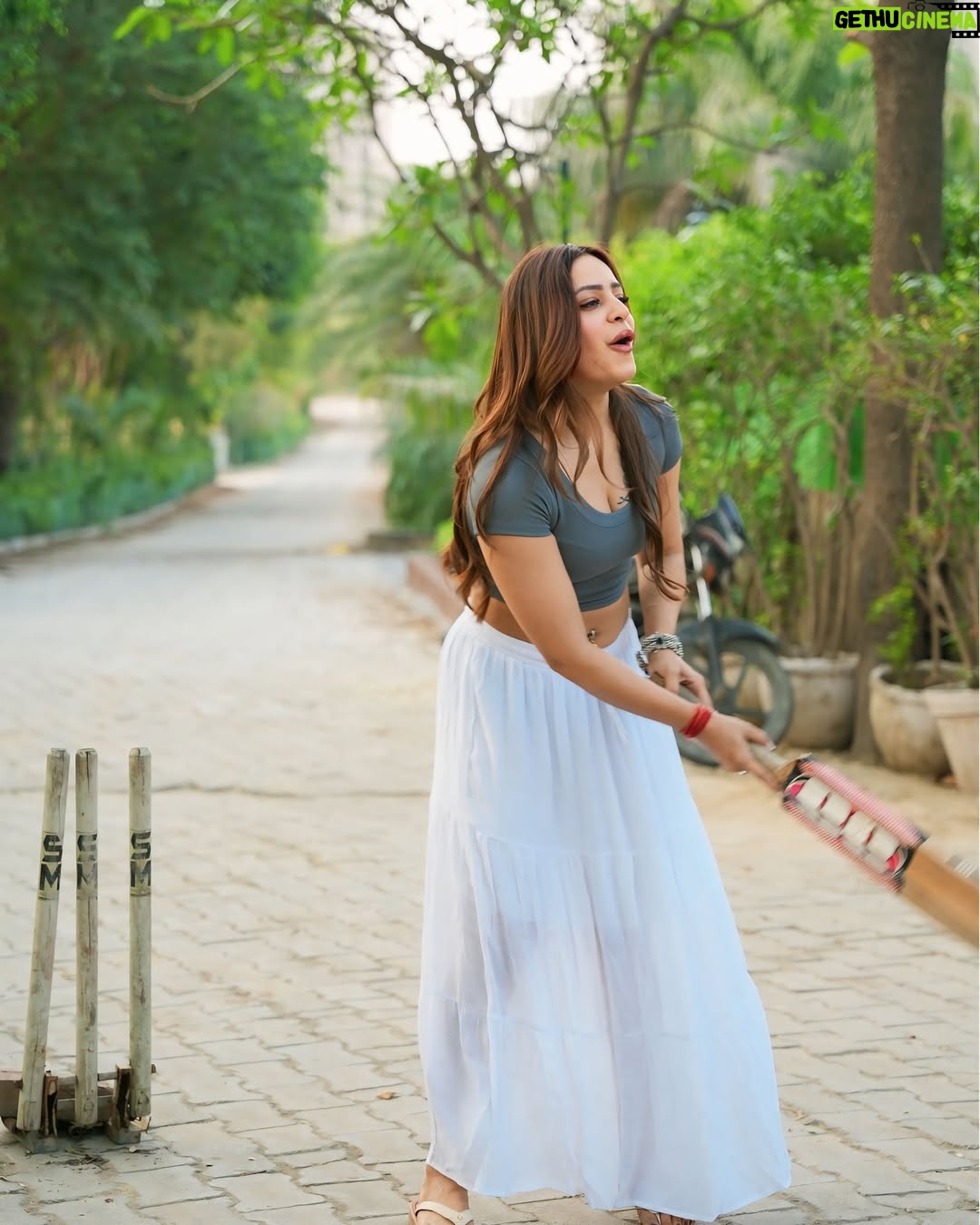 Sanah Shaikh - 577.3K Likes - Hum tumse dugna lagaan lega 🏏