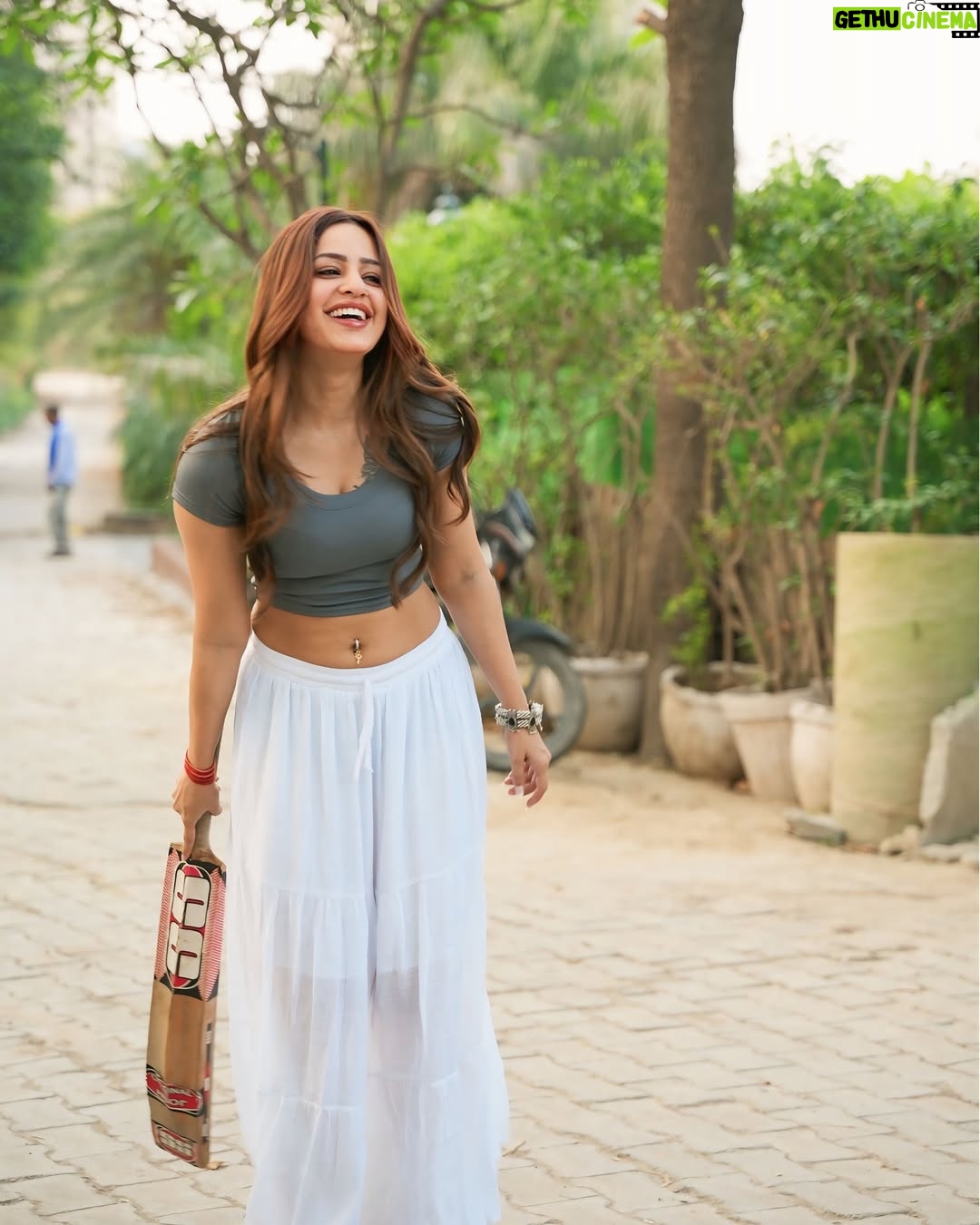 Sanah Shaikh - 577.3K Likes - Hum tumse dugna lagaan lega 🏏