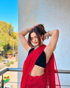 Sanah Shaikh Instagram - More saree pics?