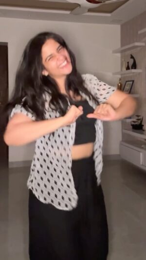 Sanchi Jain Instagram - “Kal 5 baje uthke college jana hai”
Tamil, dance, trending