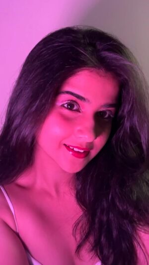 Sanchi Jain Instagram - Ghar ke bijli ka bill📈
(Makeup , transition)
