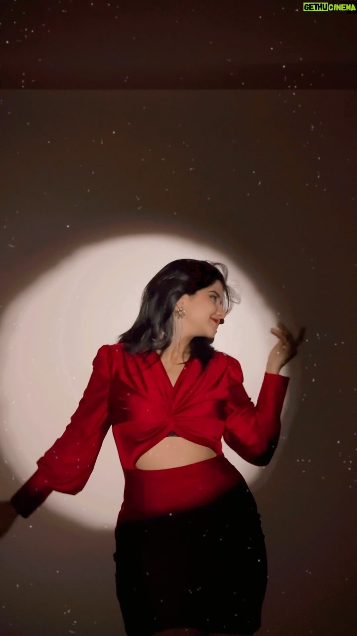 Sanchi Jain - 13.3K Likes - Christmas is another excuse to wear REDDD!!!❤️🧚‍♀️🥀

💃 : @urbanic_in 

#christmas2023 #christmas #trending