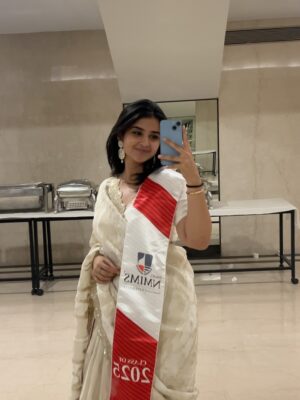 Sanchi Jain Instagram - I have spammed enough but here we goooo agaiannamamamamama😁
Tanadhumtanadhum dha dha dha dha ree
Explore
#explore #southindianfashion #nmimsgraduation