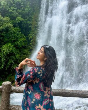 Sanchi Jain Instagram - Offline. Living. Loving. Romanticizing everything.🎀
#meghalaya #sevensisters #northeasttravel #travelling #travel #aesthetic #corousel
