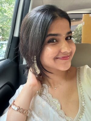 Sanchi Jain Instagram - I have spammed enough but here we goooo agaiannamamamamama😁
Tanadhumtanadhum dha dha dha dha ree
Explore
#explore #southindianfashion #nmimsgraduation