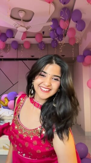 Sanchi Jain Instagram - It’s 1:29am and I can’t help but post!😭
Honey paaaji❤️
@yoyohoneysingh
The new song is giving back the nostalgic energy!!✨