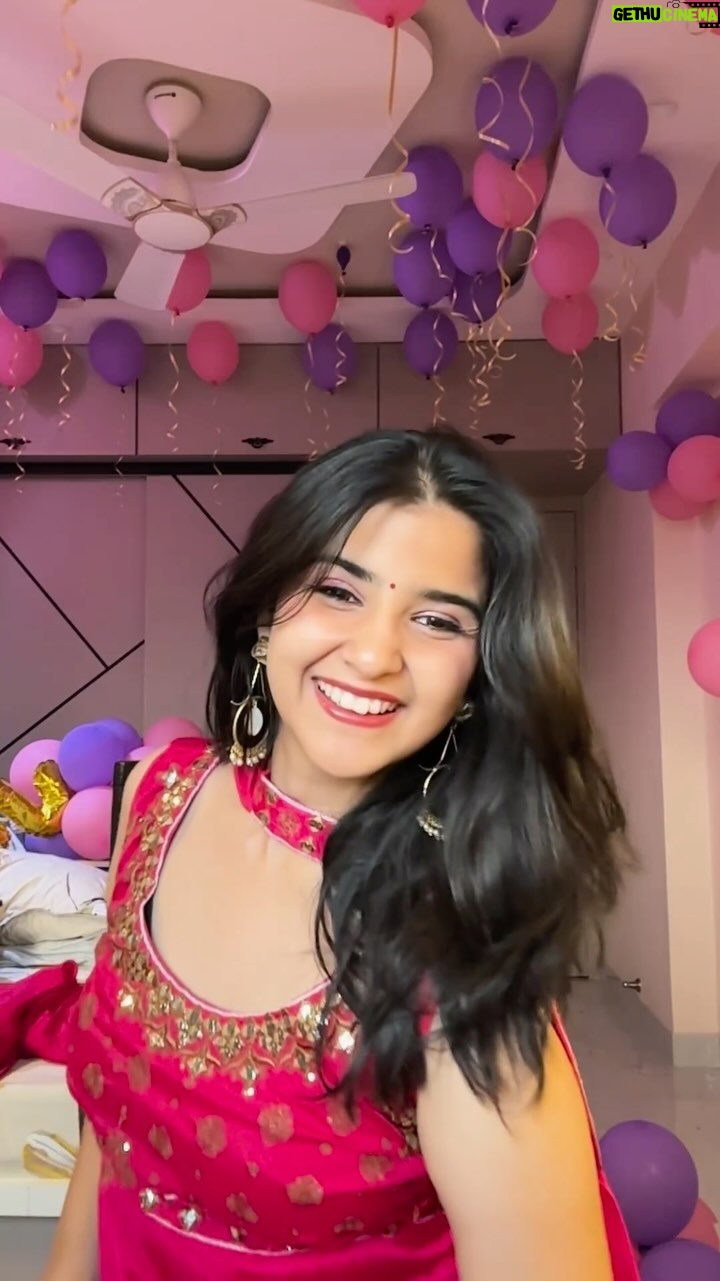 Sanchi Jain - 424.6K Likes - It’s 1:29am and I can’t help but post!😭

Honey paaaji❤️

@yoyohoneysingh 
The new song is giving back the nostalgic energy!!✨