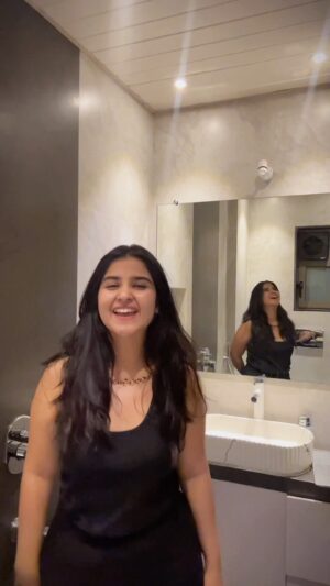 Sanchi Jain Instagram - (12am shoot karne mai jo band baji)
Aj tak Bloody Mary ka khauf nahi gaya hai😂
.
.
LOVED THE TRENDDD So had to learn how to do it😤🥰
Reels , trend , anxiety , trending
#trending