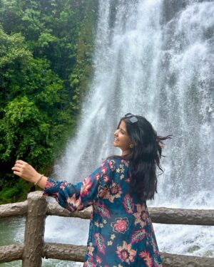 Sanchi Jain Instagram - Offline. Living. Loving. Romanticizing everything.🎀
#meghalaya #sevensisters #northeasttravel #travelling #travel #aesthetic #corousel