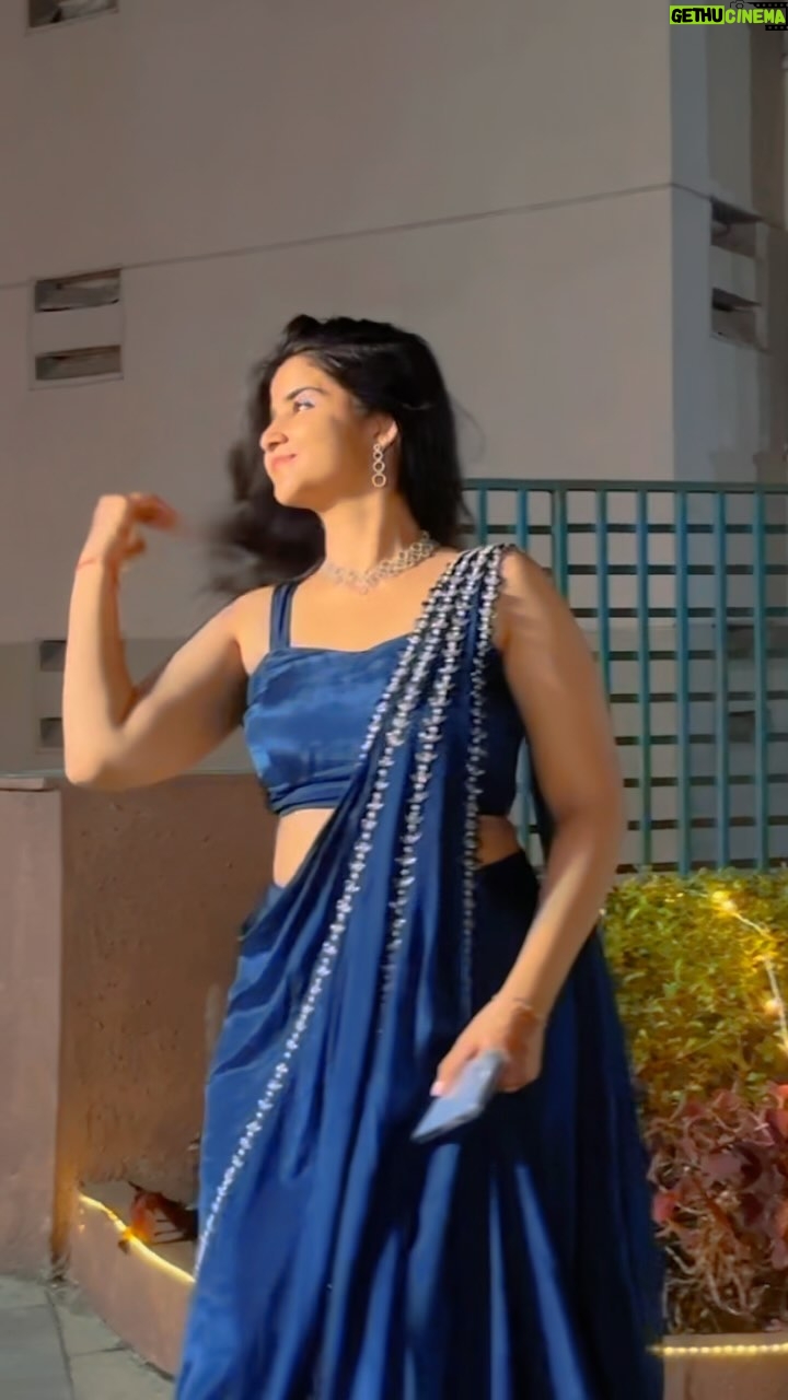 Sanchi Jain - 12.6K Likes - Sangeet outfit inspo for you!!💙

📸: @avniii_10 
@yashh.jainn_ 

{Indian wedding, sangeet , outfit}