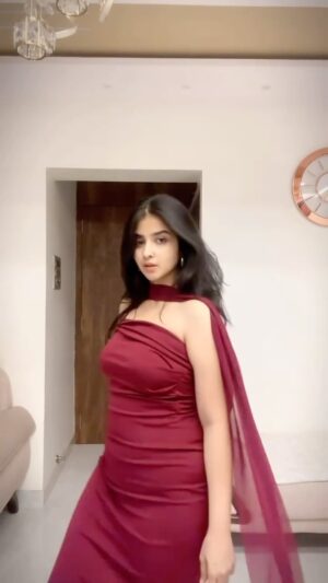 Sanchi Jain Instagram - Kinda Messed up ending ka Edit🥹
3/7 dresses :o want part 2?
What colour do you think we’ll pull on the farewell day?
Dresses from
@urbanic_in & @savana
#ootd
#farewell #reels #explore #gimmemore #britney #inspo