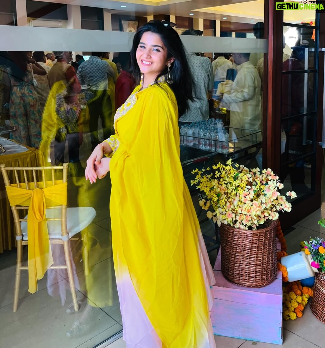 Sanchi Jain - 10.2K Likes - Quick Disconnect 💛
📸: @avniii_10 

Haldi , outfit, ootd