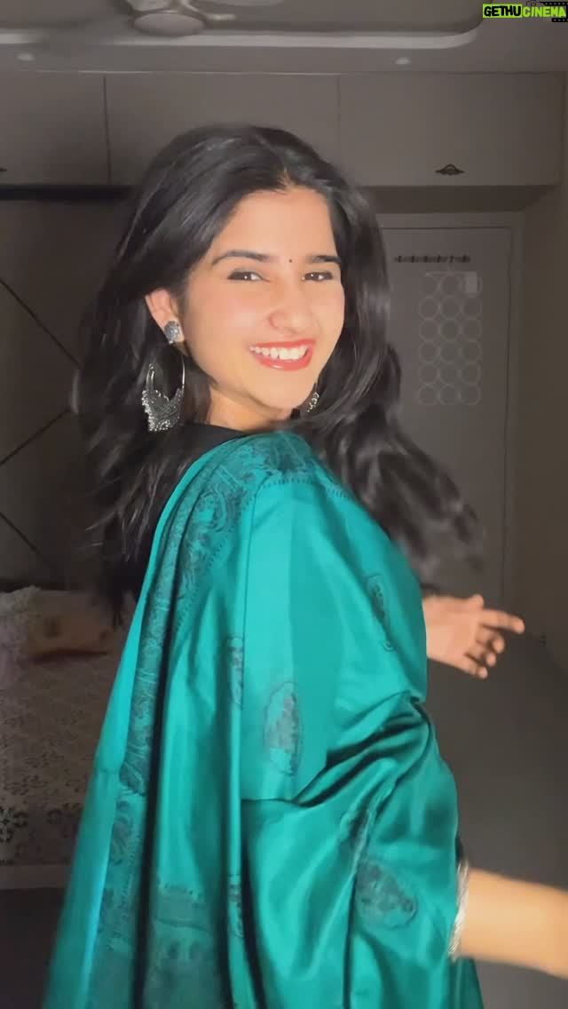 Sanchi Jain - 9K Likes - Feeelinggg super dramatic today {pretty much everyday🥹}

#pehlibaar #dhadak #bollywood #transition