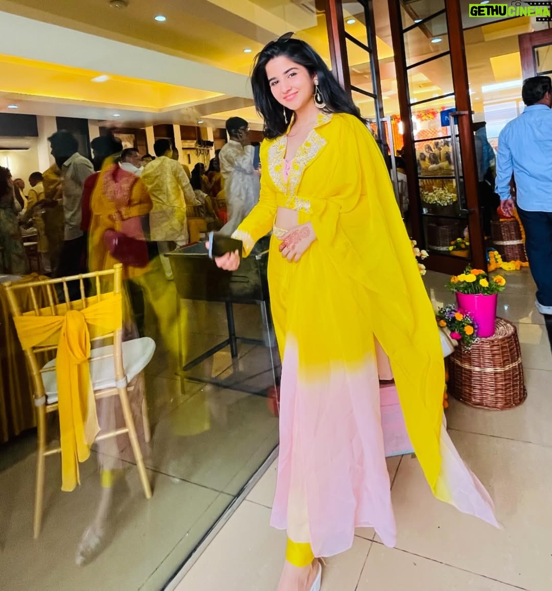 Sanchi Jain - 10.2K Likes - Quick Disconnect 💛
📸: @avniii_10 

Haldi , outfit, ootd