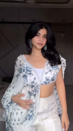 Sanchi Jain Instagram - Hosh mai toh hoon hi nahi.
#reelkarofeelkaro #explore #editsapp