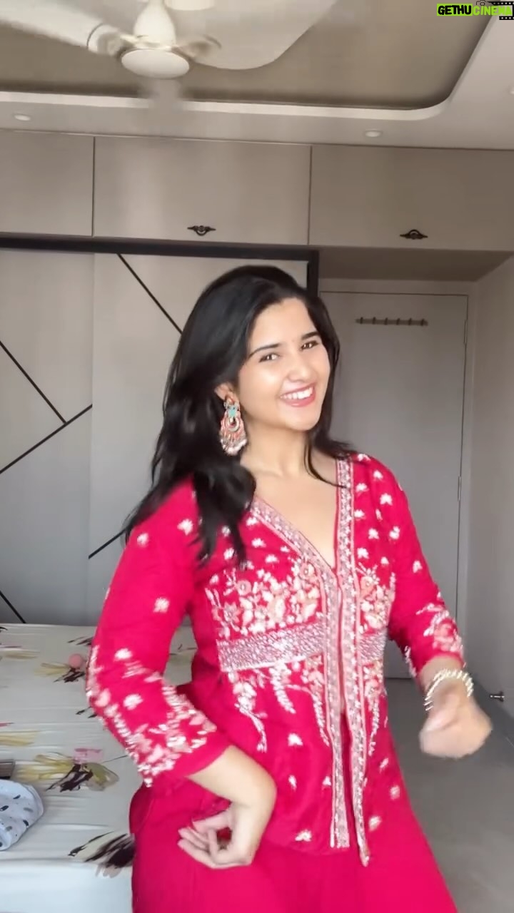 Sanchi Jain - 32K Likes - Uyi Amma Fever is REAL🥹
@rashathadani what a DEBUT😭✨

#uyiamma #reels #rashathadani #dance