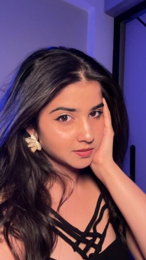 Sanchi Jain Instagram - I don’t even know if this Counts as A latina Makeup😫!
Reels, makeup, transition
#trend #reels #makeup