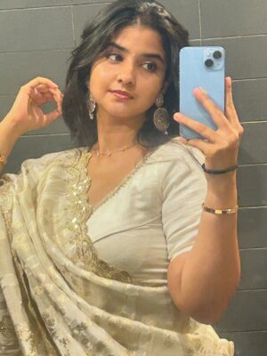 Sanchi Jain Instagram - I have spammed enough but here we goooo agaiannamamamamama😁
Tanadhumtanadhum dha dha dha dha ree
Explore
#explore #southindianfashion #nmimsgraduation