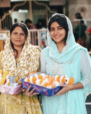 Sanchita Bashu Instagram - जहाँ विश्वास होता है, वहाँ चमत्कार भी होते हैं। गणपति बप्पा मोरया! 🙏✨ #SiddhivinayakDarshan” #ganpati_bappa_morya #instagram #instapic #jaishreeganesh