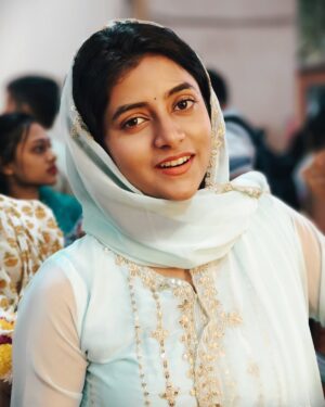 Sanchita Bashu Instagram - जहाँ विश्वास होता है, वहाँ चमत्कार भी होते हैं। गणपति बप्पा मोरया! 🙏✨ #SiddhivinayakDarshan” #ganpati_bappa_morya #instagram #instapic #jaishreeganesh