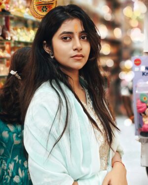 Sanchita Bashu Instagram - जहाँ विश्वास होता है, वहाँ चमत्कार भी होते हैं। गणपति बप्पा मोरया! 🙏✨ #SiddhivinayakDarshan” #ganpati_bappa_morya #instagram #instapic #jaishreeganesh