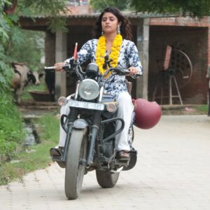 Sanchita Bashu Instagram - Ishq hua hai Kya ?🥰 #tkmponhotstar #photooftheday #instagram #instaphoto #instaphotography