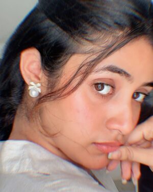 Sanchita Bashu Instagram - Braided hair and happy vibes.”#SimpleLook #NaturalGlow #BraidedHair #SoftVibes #HappyMood #MinimalStyle #EverydayLook #FreshFace #DesiBeauty #subtleglam