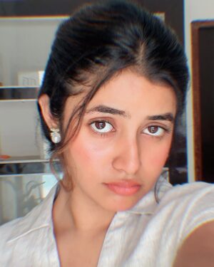 Sanchita Bashu Instagram - Braided hair and happy vibes.”#SimpleLook #NaturalGlow #BraidedHair #SoftVibes #HappyMood #MinimalStyle #EverydayLook #FreshFace #DesiBeauty #subtleglam
