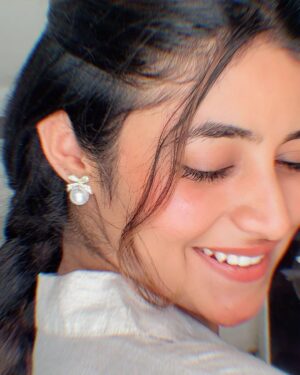 Sanchita Bashu Instagram - Braided hair and happy vibes.”#SimpleLook #NaturalGlow #BraidedHair #SoftVibes #HappyMood #MinimalStyle #EverydayLook #FreshFace #DesiBeauty #subtleglam