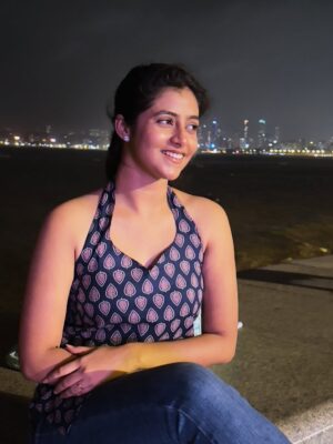 Sanchita Bashu Instagram - Dil ki har baat, samandar ke paas aake halki lagti hai♥️.#MarineDrive #MumbaiDiaries #CityOfDreams #SeasideVibes #insta #pictureoftheday #instagram. Dress 👗: @desidrips_
