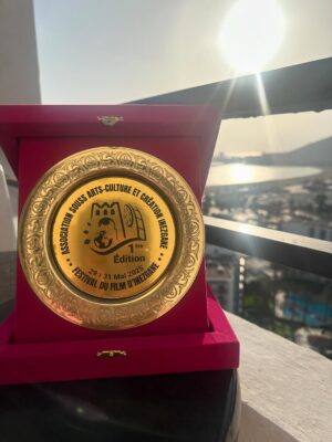 Sandia Tajdin Instagram - عندما يصبح للشكر معنى ..

كل الحب و التقدير لأهل منطقة سوس 'إنزكان’ شكرا لكم من القلب على حفاوة الإستقبال الكرم و القلب الكبير …

هذا التكريم مفخرة لي و سيبقى في القلب شكرا لكلّ المنظمين الساهرين على إنجاح هاته الدورة من مهرجان إنزكان للفيلم ..

@hananrami62 
👗: @tazerzit.ino 

أحبكم..

#ساندية_تاج_الدين