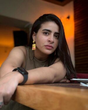 Sandia Tajdin Instagram - A sacred scene : someone trying..

#life #beprepared #bepositive #beyou  #actress #actor  #philosphy #cinéma 

#sandia_tajdin 

..