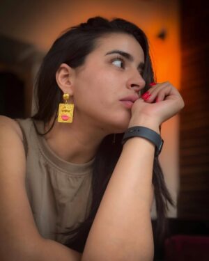 Sandia Tajdin Instagram - A sacred scene : someone trying..

#life #beprepared #bepositive #beyou  #actress #actor  #philosphy #cinéma 

#sandia_tajdin 

..
