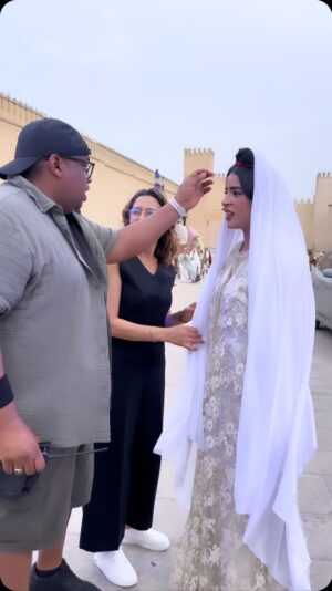 Sandia Tajdin Instagram - ⁨	⁨	⁨	تحضيرات نوستالجيا عاطفة الأمس.. فاس بوابة السماء ..
عروض نوستالجيا تحل بفاس..

المكان باب المكينه من الأربعاء إلى الأحد..

تحت قيادة المخرج ‪‪‪@nasseuramine‬‬‬ ‪@meryemzaimiofficiel‪@farid_regragui_officiel‪@art.achik‬.achik ✨🤍

💄: @amina_up 

#نوستالجيا_الزمن_الجميل 
#مسرح 

#ساندية_تاج_الدين⁩⁩⁩